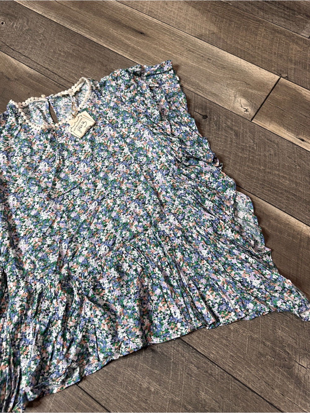 Easel Floral Ruffle Blouse - Picture 3 of 7